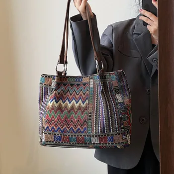 Bag Женская дизайнерская сумка 2023 Новый национальный стиль Одноплечевая сумка через плечо Большая емкость Цветовая контрастная сумка для отдыха