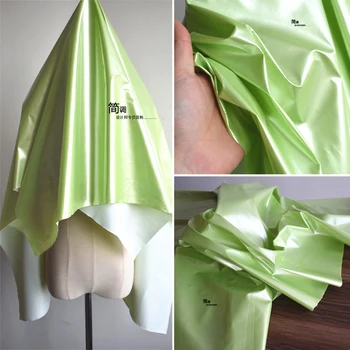 Bean Green Stretch ПВХ кожаный материал водонепроницаемый мягкий мешок плотная кожаная короткая юбка с принтом дизайнерская одежда легкие ткани