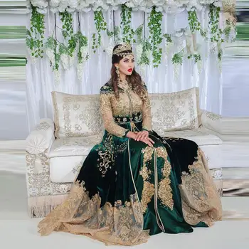 Элегантный марокканский кафтан Зеленое вечернее платье с длинными рукавами V-образным вырезом Золотые кружевные аппликации Дубай Арабский Турция Исламское выпускное платье