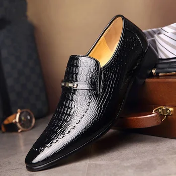 2023 Новая мужская повседневная обувь Классическая кожаная обувь с глубоким вырезом Удобная деловая классическая обувь Мужские лоферы Плюс размер 38-48